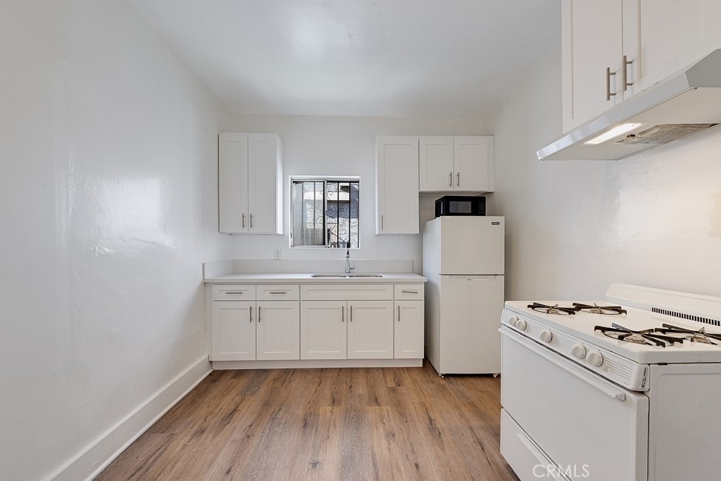 220 E Vernon - Photo 3
