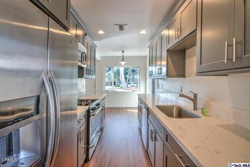 1268 Bresee Avenue - Photo 2