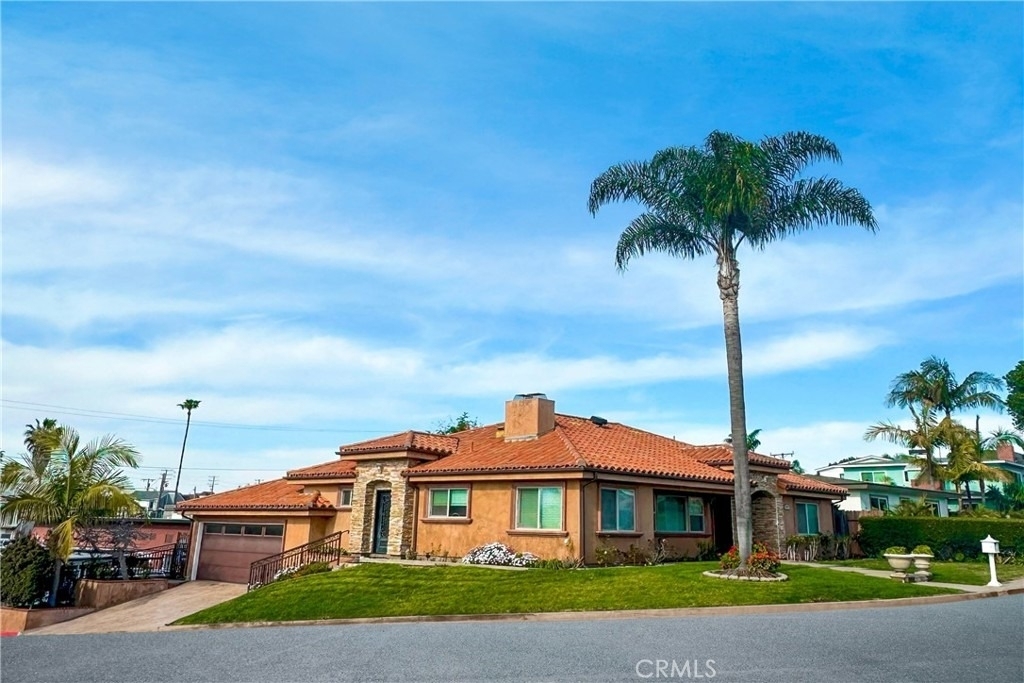 401 Holmwood Drive - Photo 0