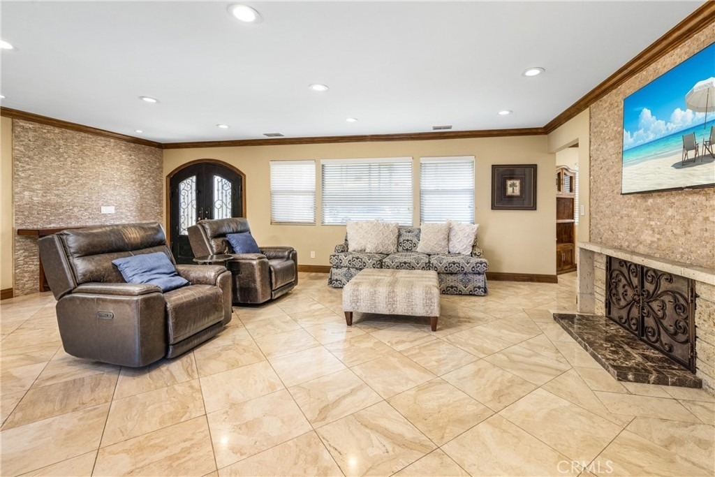 401 Holmwood Drive - Photo 1