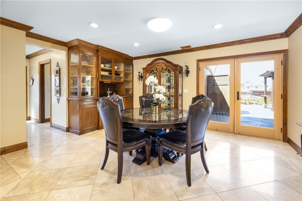 401 Holmwood Drive - Photo 3