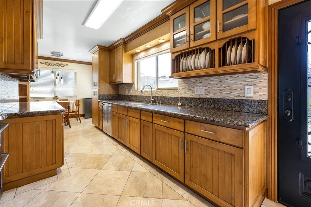401 Holmwood Drive - Photo 4
