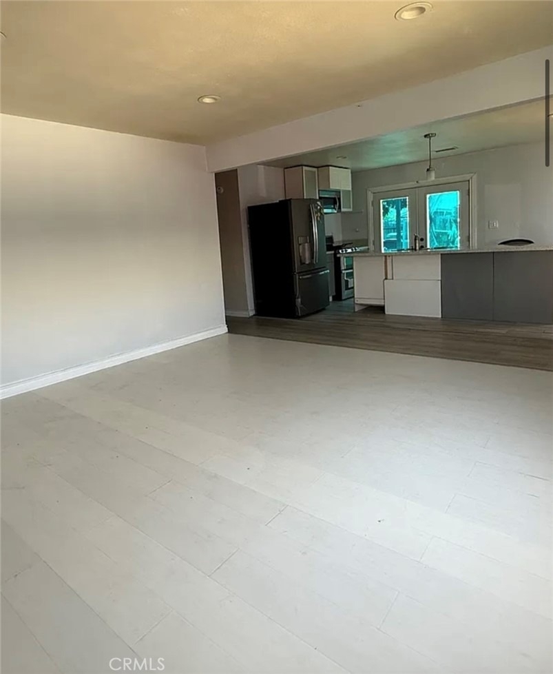 8402 Slater - Photo 1