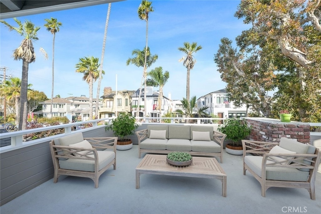 411 Goldenrod - Photo 0