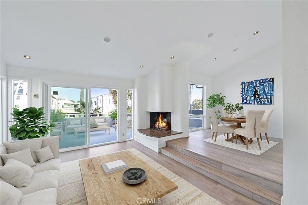 411 Goldenrod - Photo 1
