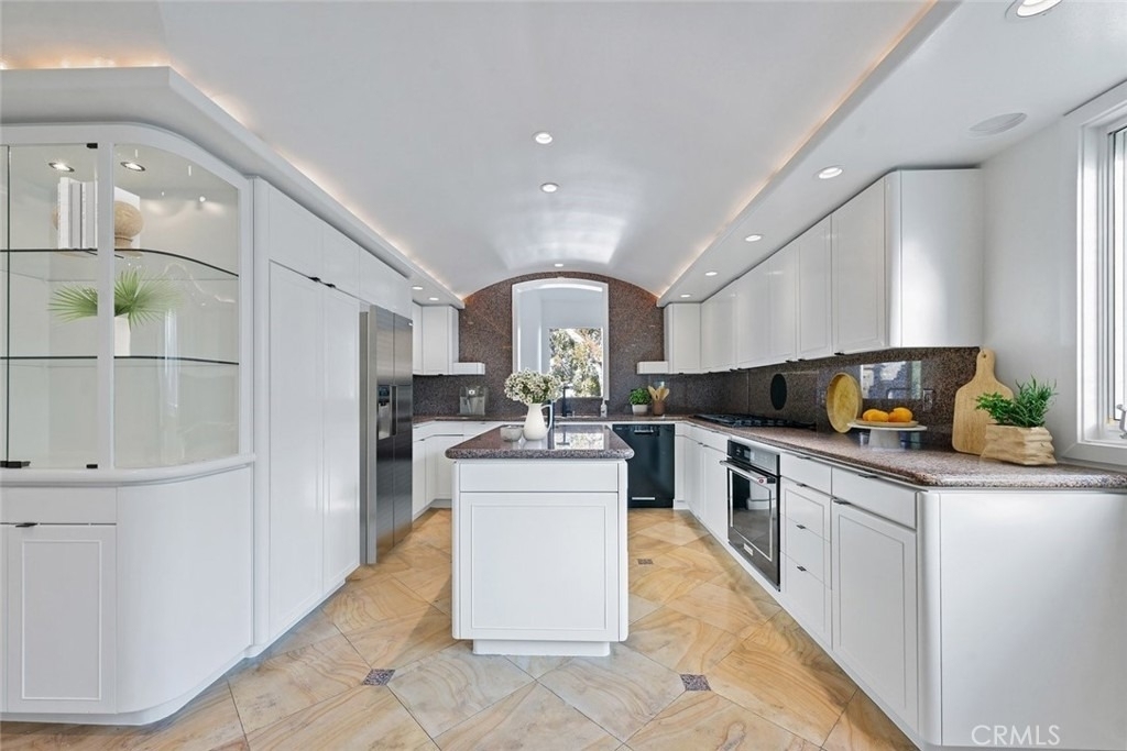 411 Goldenrod - Photo 3