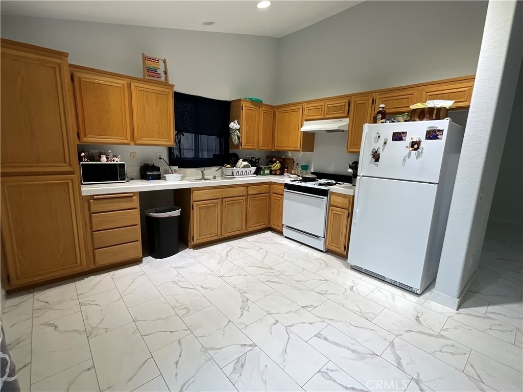 13322 El Rio Lane - Photo 0