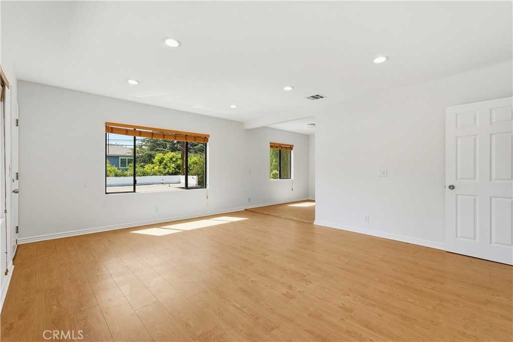 4965 Kester Avenue - Photo 7