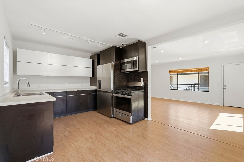 4965 Kester Avenue - Photo 11