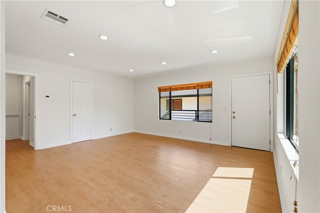 4971 Kester Avenue - Photo 5