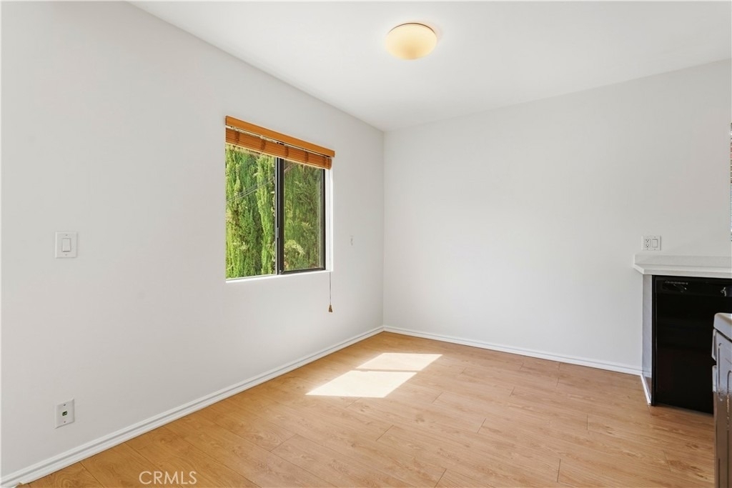 4971 Kester Avenue - Photo 9