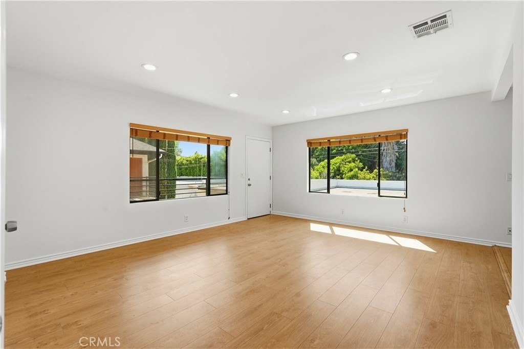 4971 Kester Avenue - Photo 6