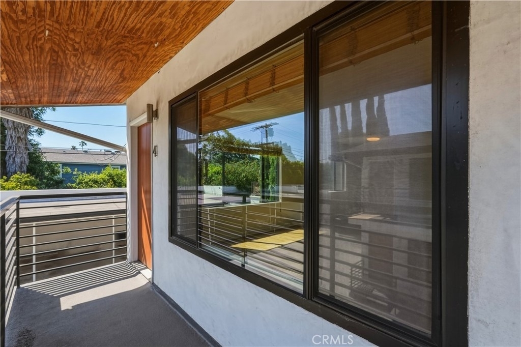 4971 Kester Avenue - Photo 3