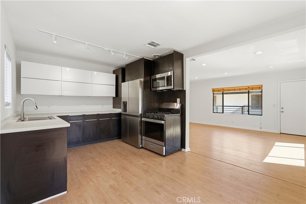 4971 Kester Avenue - Photo 11