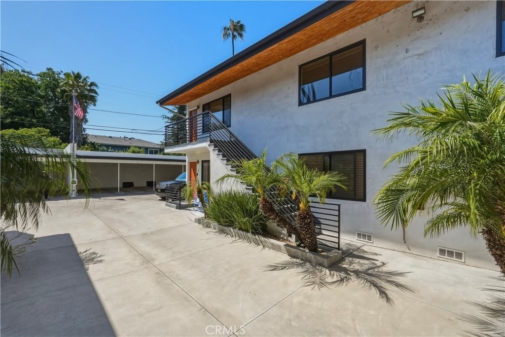 4971 Kester Avenue - Photo 2