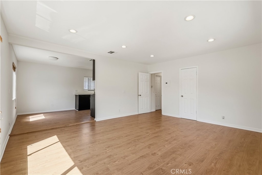 4971 Kester Avenue - Photo 4
