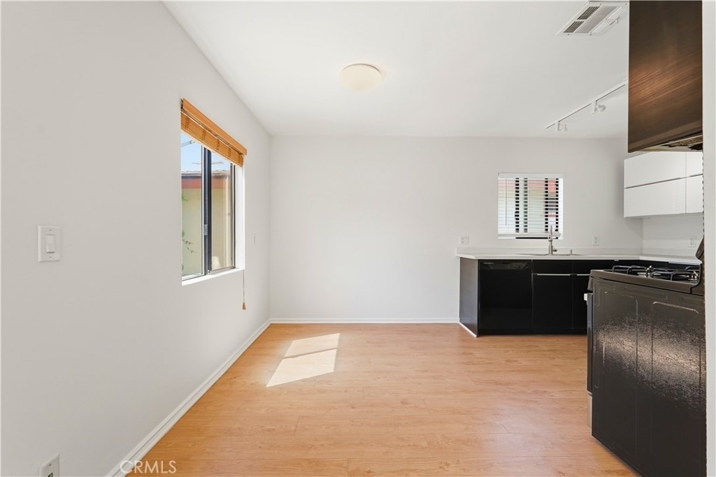 4971 Kester Avenue - Photo 8