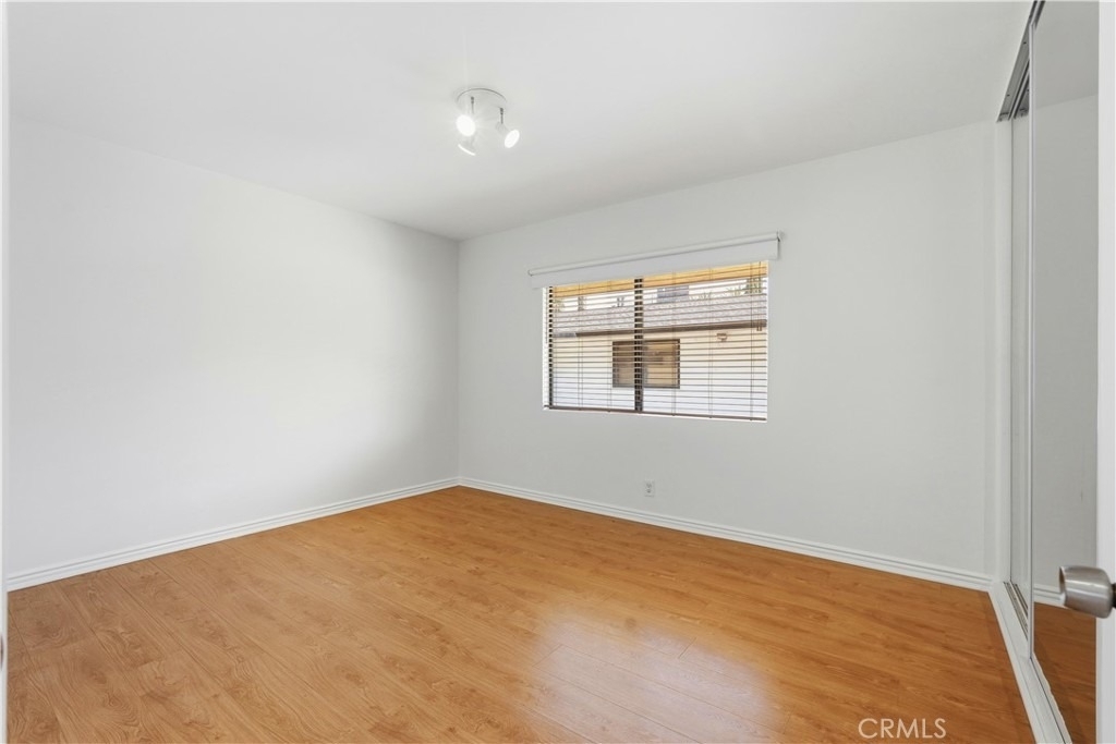 4971 Kester Avenue - Photo 16