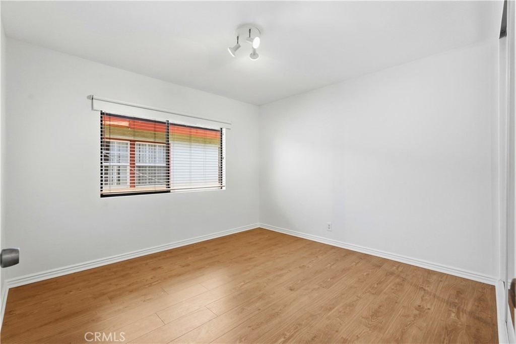 4971 Kester Avenue - Photo 18