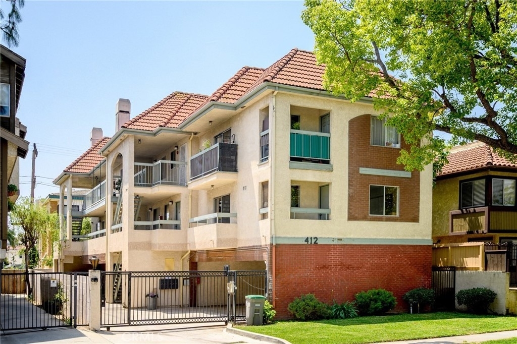412 Ivy Street - Photo 0