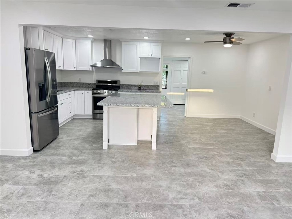 3233 E Cameron Avenue - Photo 2