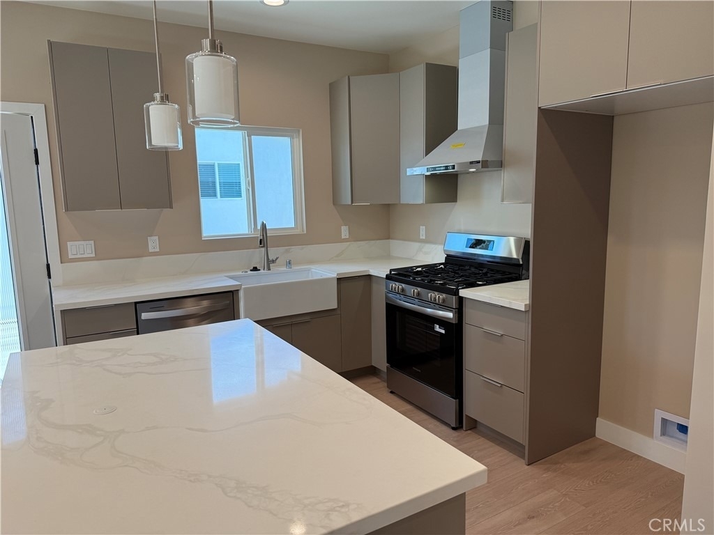 1072 N Vinedo Avenue - Photo 6