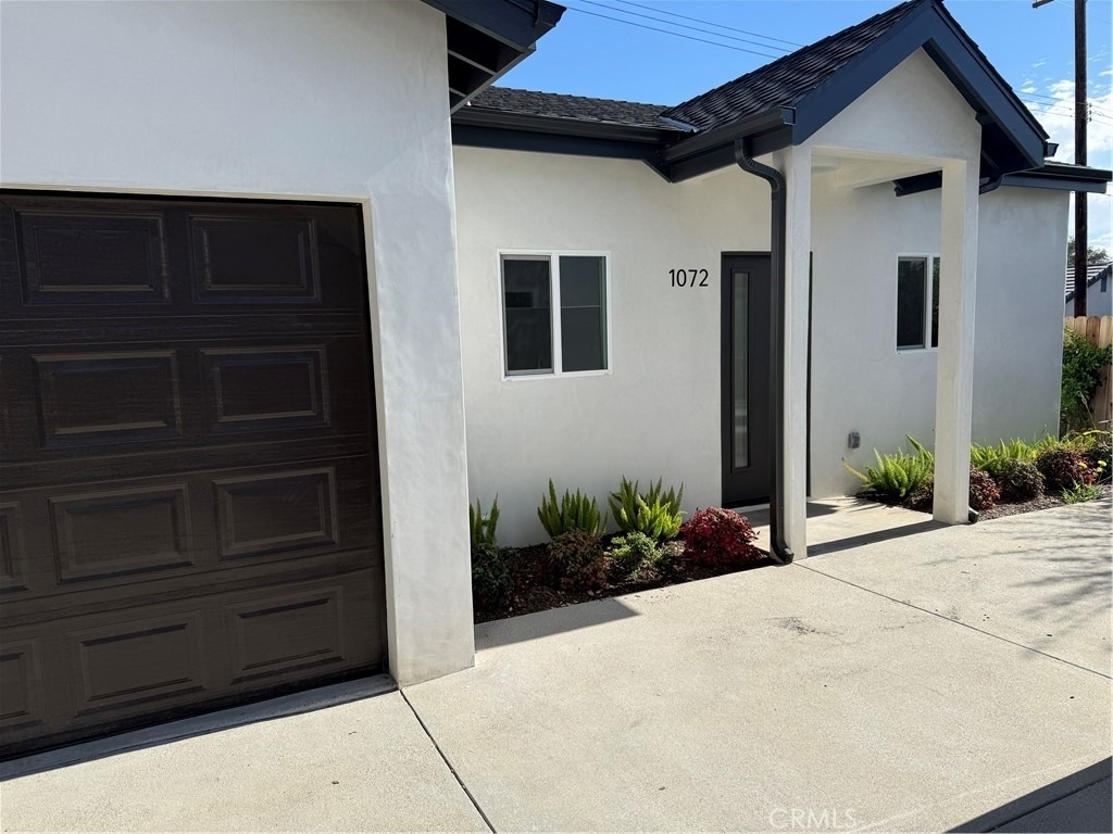 1072 N Vinedo Avenue - Photo 1