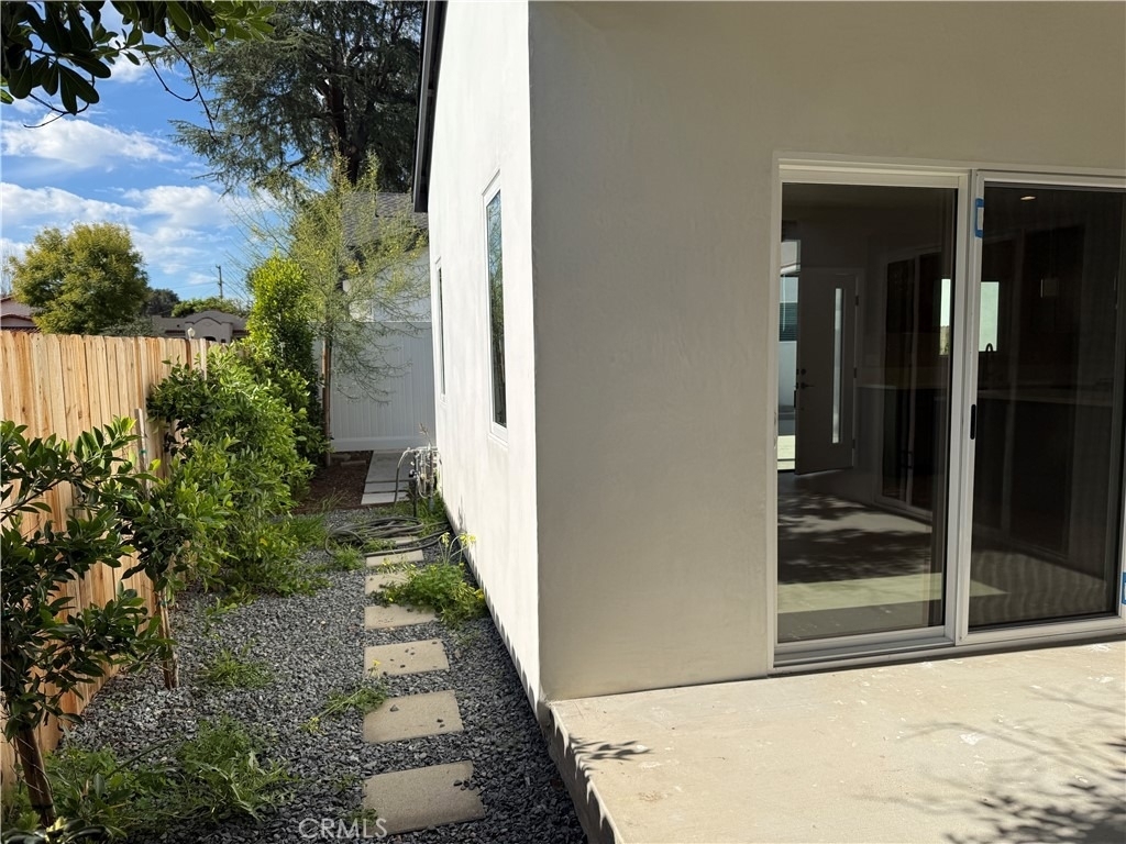 1072 N Vinedo Avenue - Photo 16
