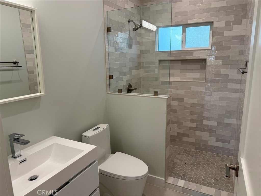 1072 N Vinedo Avenue - Photo 9