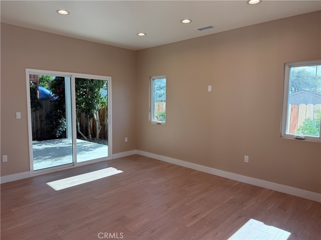 1072 N Vinedo Avenue - Photo 2
