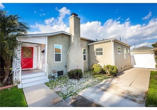 2530 S Bentley Avenue - Photo 2