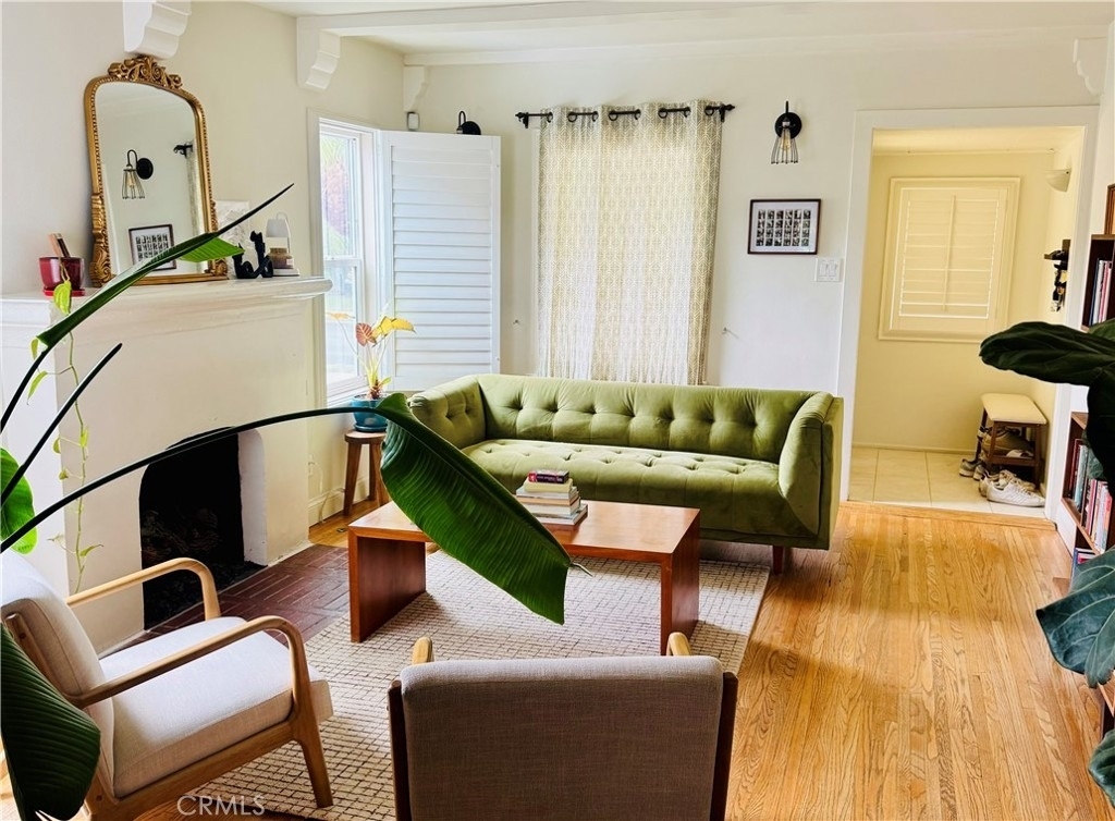 2530 S Bentley Avenue - Photo 6