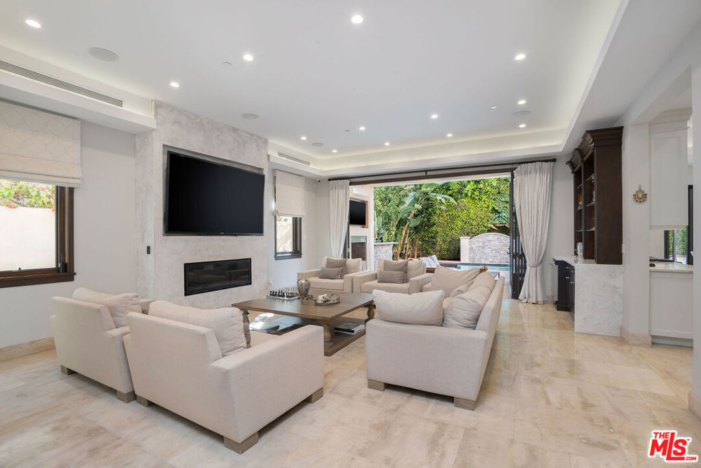331 S Canon Dr - Photo 1