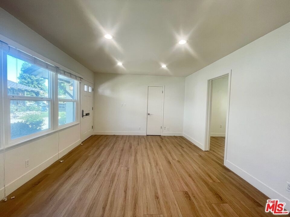 4441 Tujunga Avenue - Photo 4
