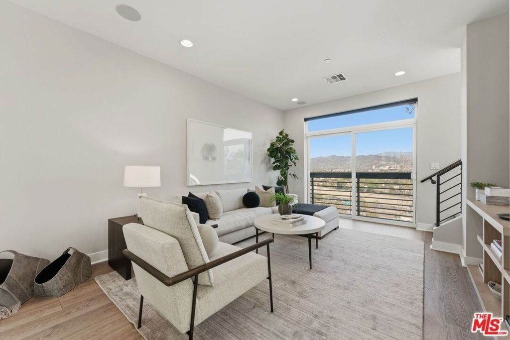 2753 Waverly Drive - Photo 1