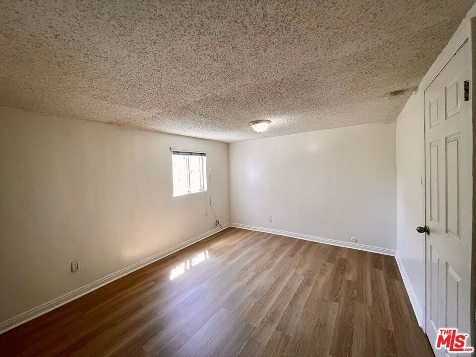 3421 Walton Avenue - Photo 10