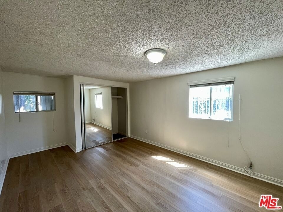 3421 Walton Avenue - Photo 11