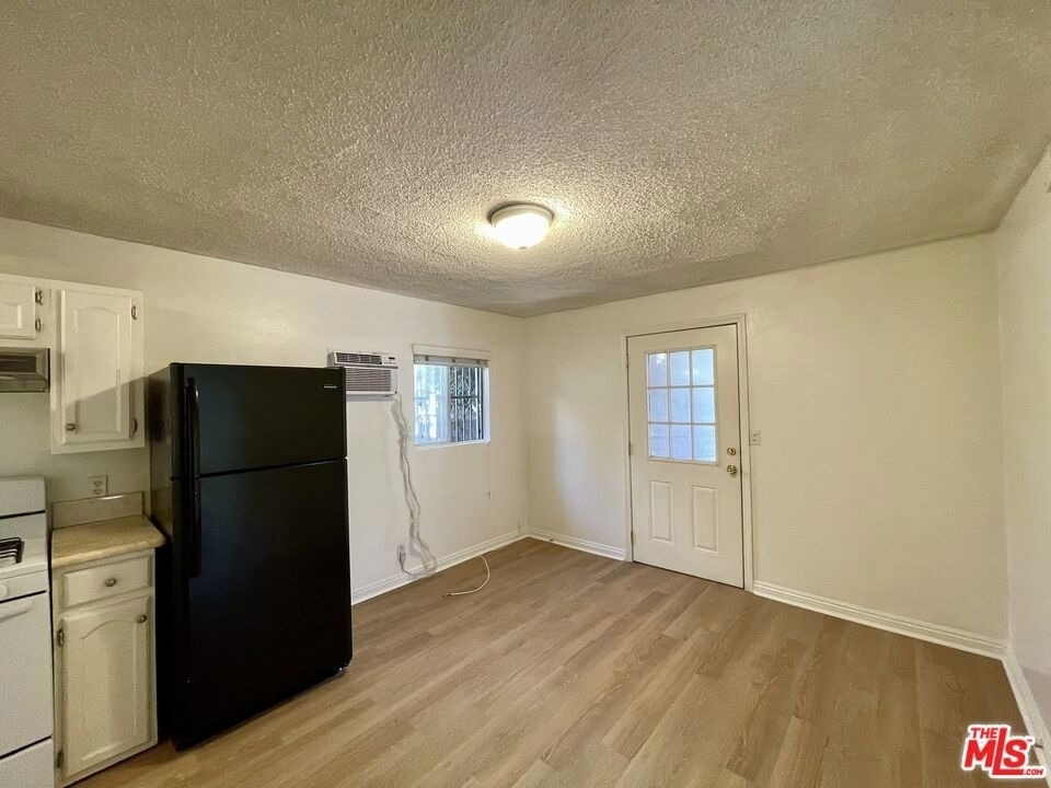 3421 Walton Avenue - Photo 5