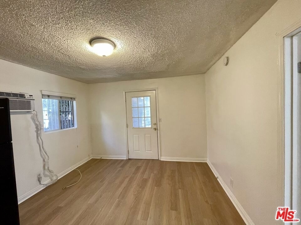 3421 Walton Avenue - Photo 6