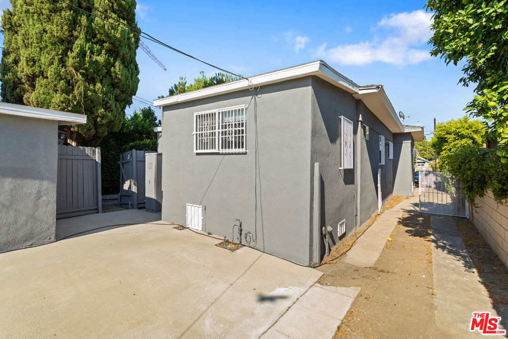 3421 Walton Avenue - Photo 19
