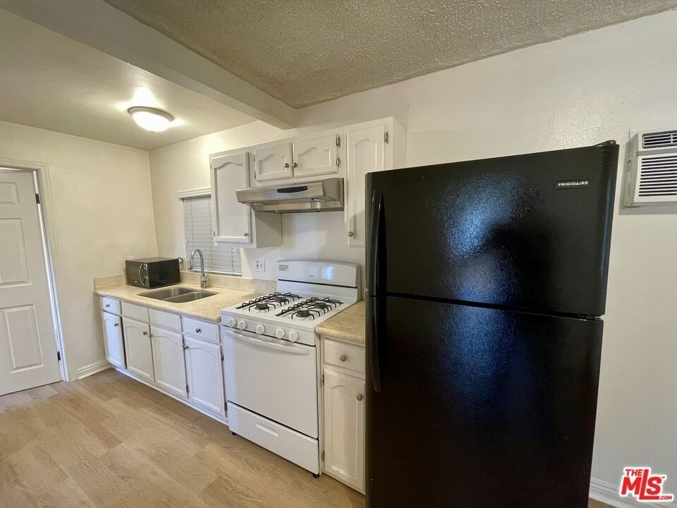 3421 Walton Avenue - Photo 7