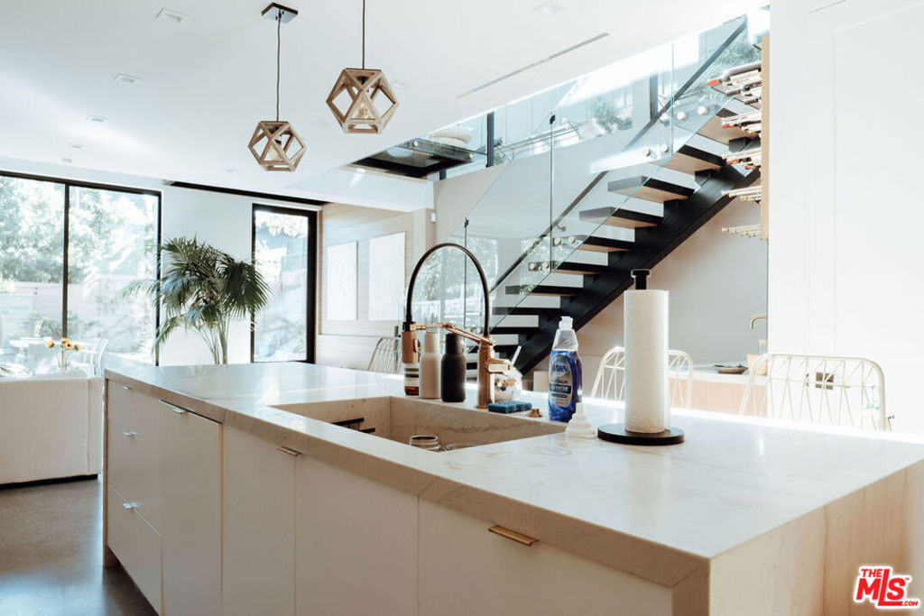 115 Park Place - Photo 0