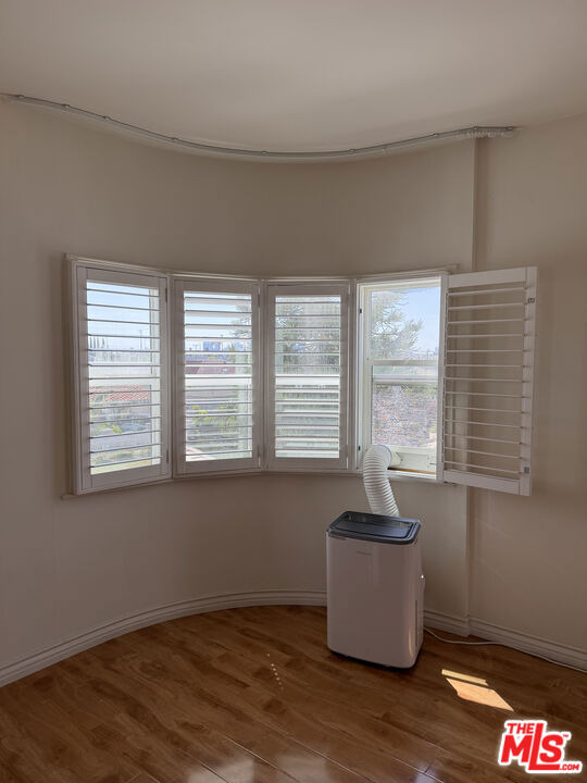 839 N Alexandria Avenue - Photo 9