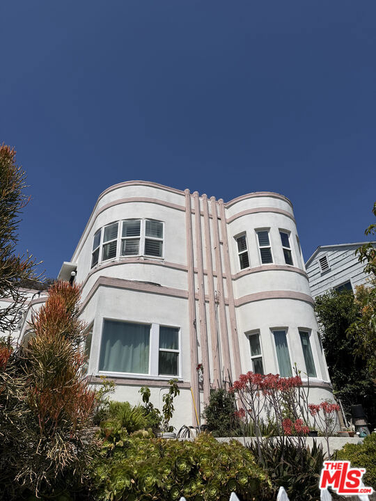 839 N Alexandria Avenue - Photo 0