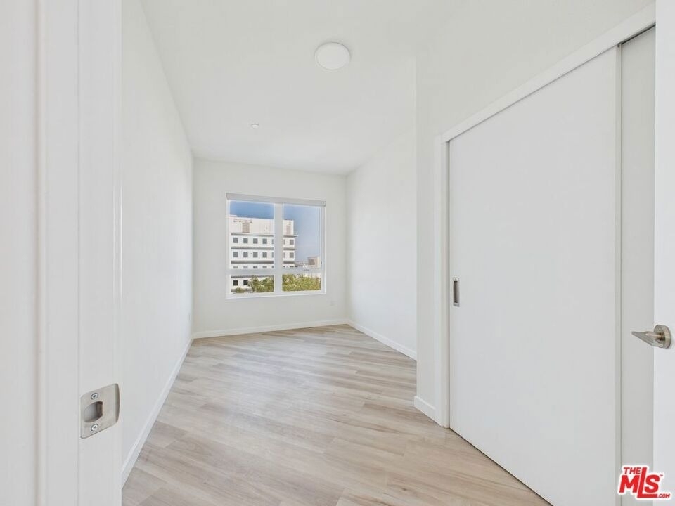 9900 Venice - Photo 4