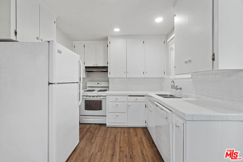 815 Crestmoore Place - Photo 11