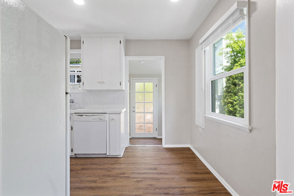 815 Crestmoore Place - Photo 8