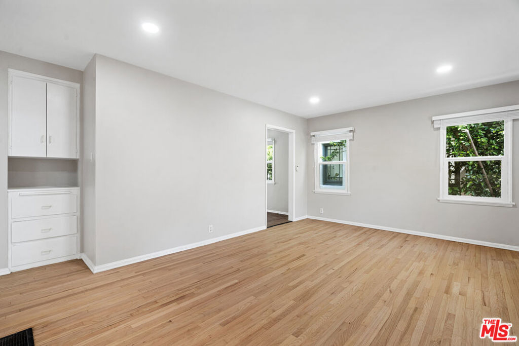 815 Crestmoore Place - Photo 5