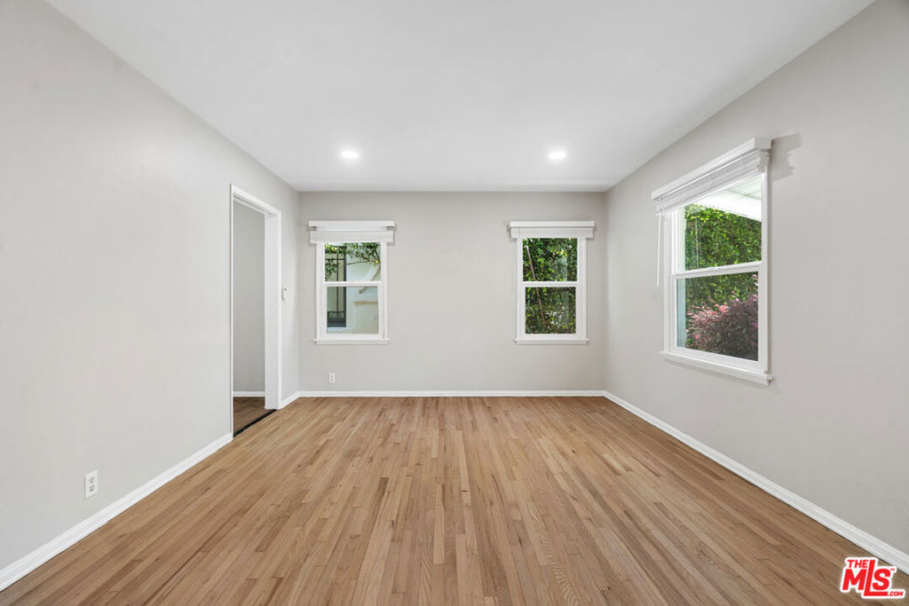 815 Crestmoore Place - Photo 7