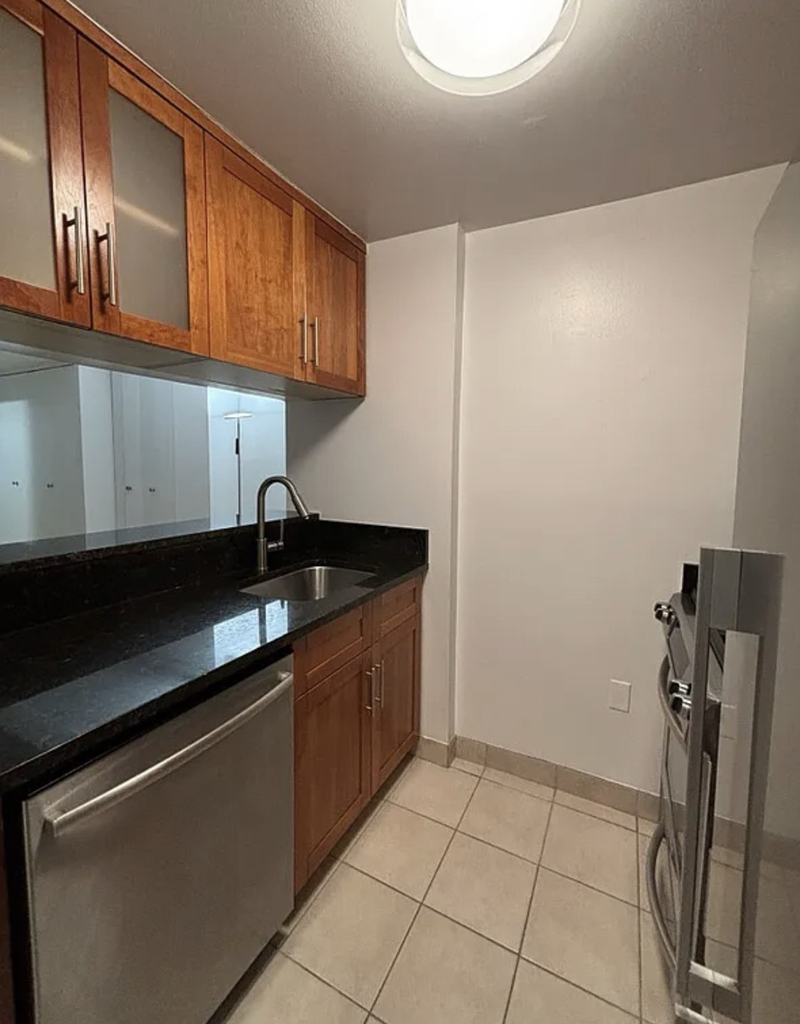 101 West 55th Street - Photo 2